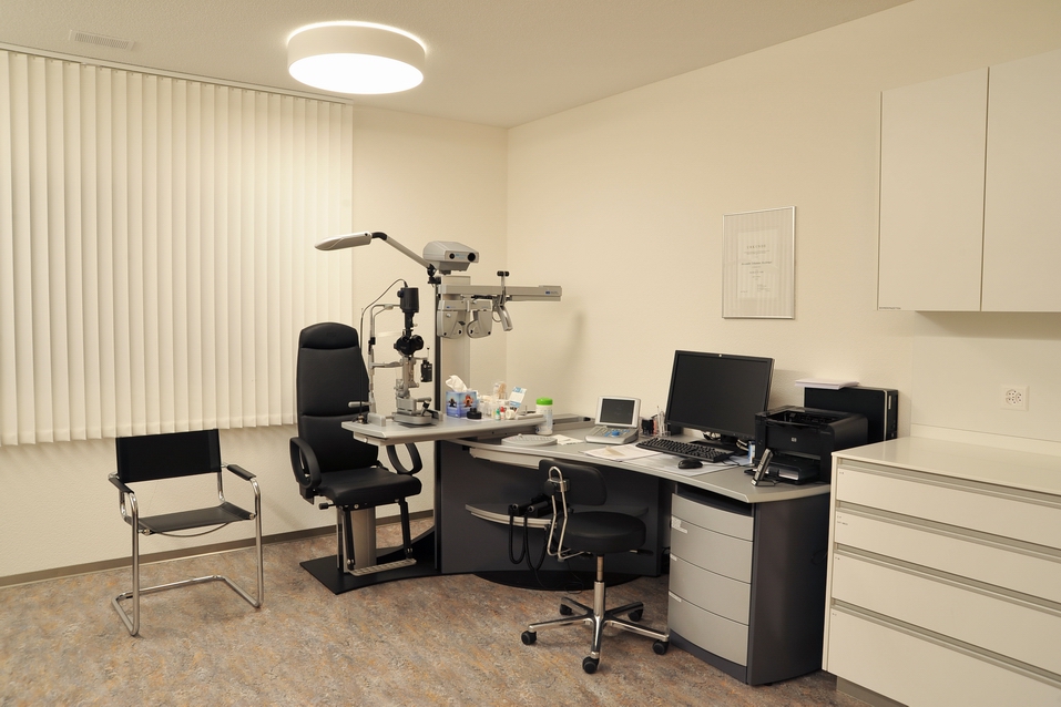 Aerztehaus-Balsthal-Behandlungsraum-Augenarzt